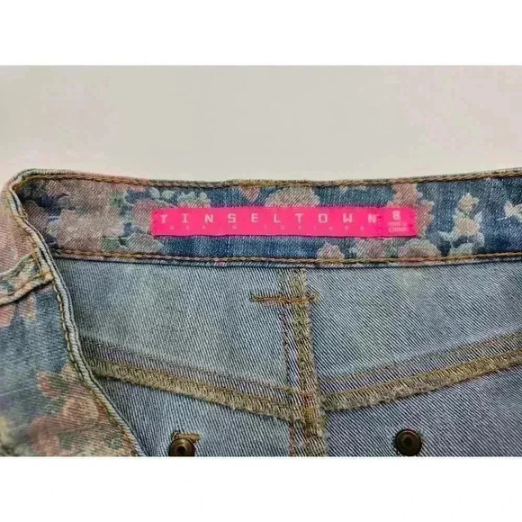 Tinseltown Women's Size 8 High Waist Floral Denim Short NWT - Picture 2 of 6